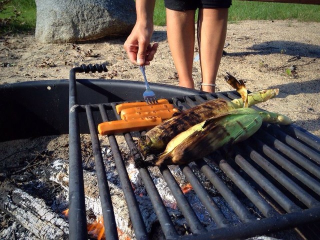 One of the best ways to cook corn cobs is on an open-fire grill....yum!
